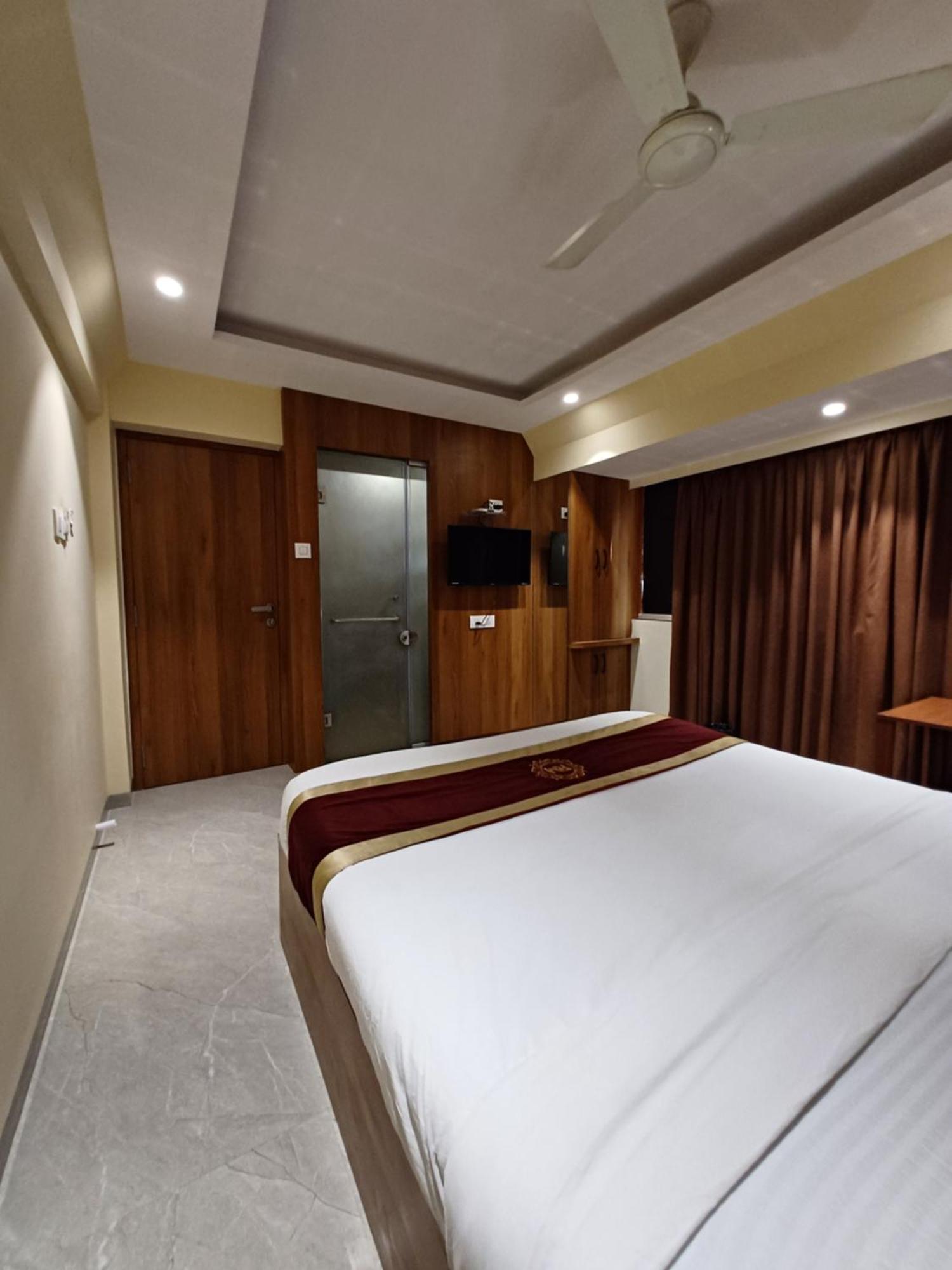 Hotel Ratna Mahal Mumbai  Buitenkant foto